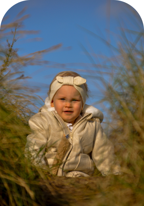 Kind in de duinen