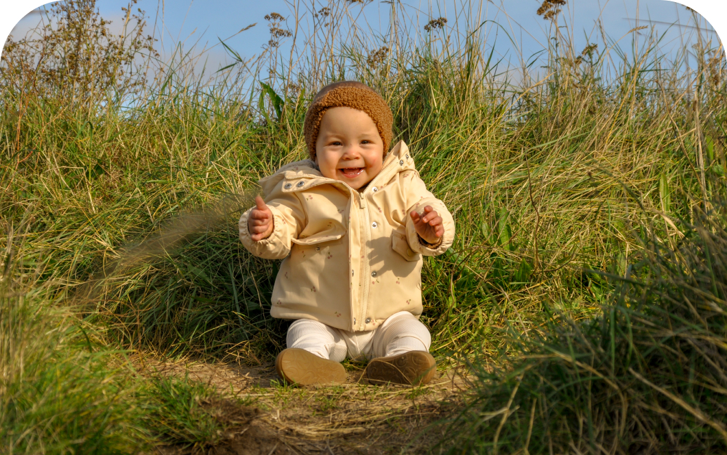 Kindje in duinen